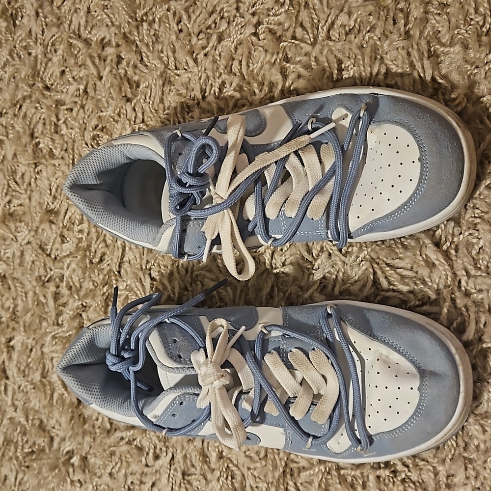 Women's sneakers